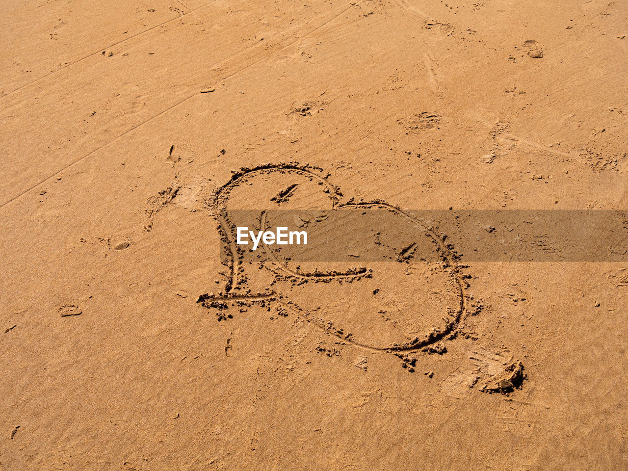 HIGH ANGLE VIEW OF TEXT WRITTEN ON SAND