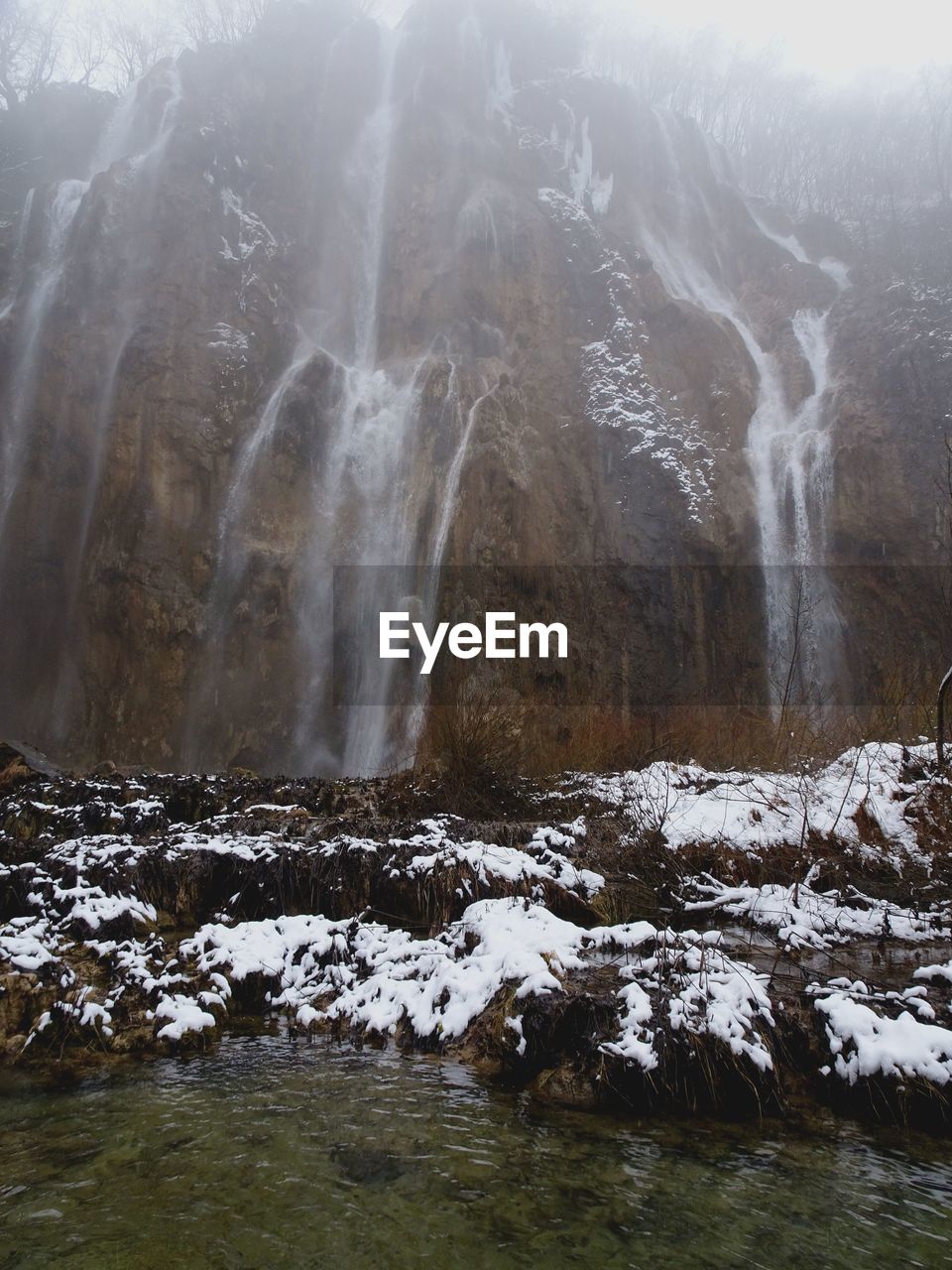 CLOSE-UP OF WATER FLOWING