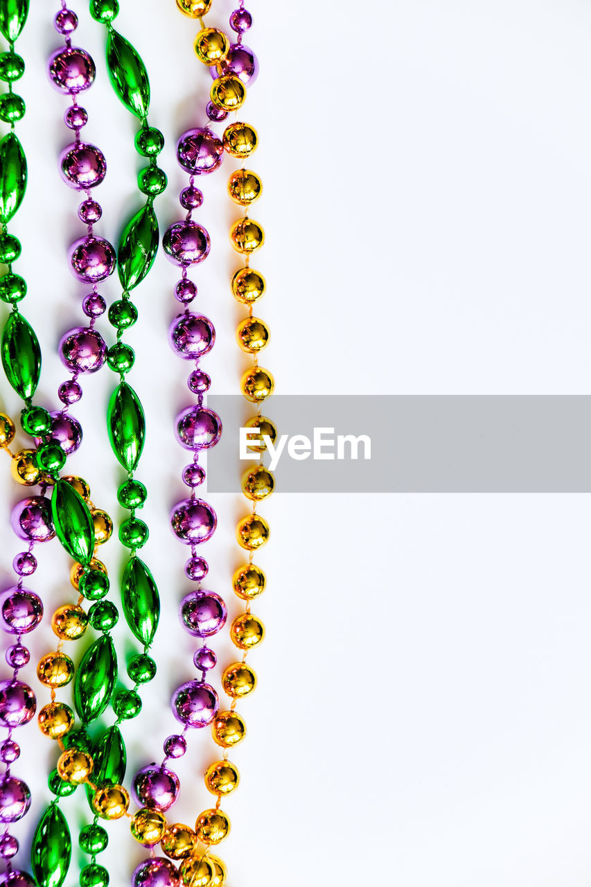 multi colored, jewelry, studio shot, necklace, bead, no people, white background, art, copy space, indoors, green, fashion, close-up, large group of objects, purple, fashion accessory