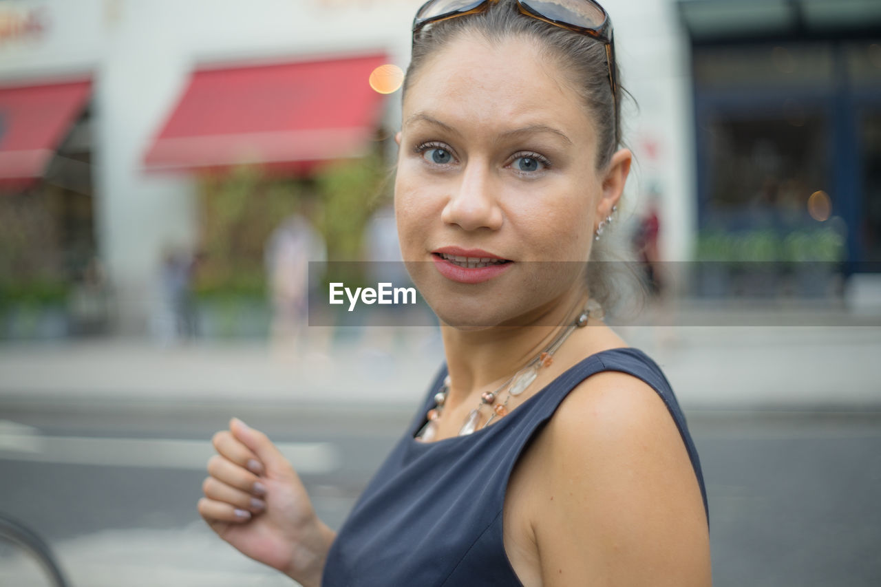 Portrait of fashionable woman in city