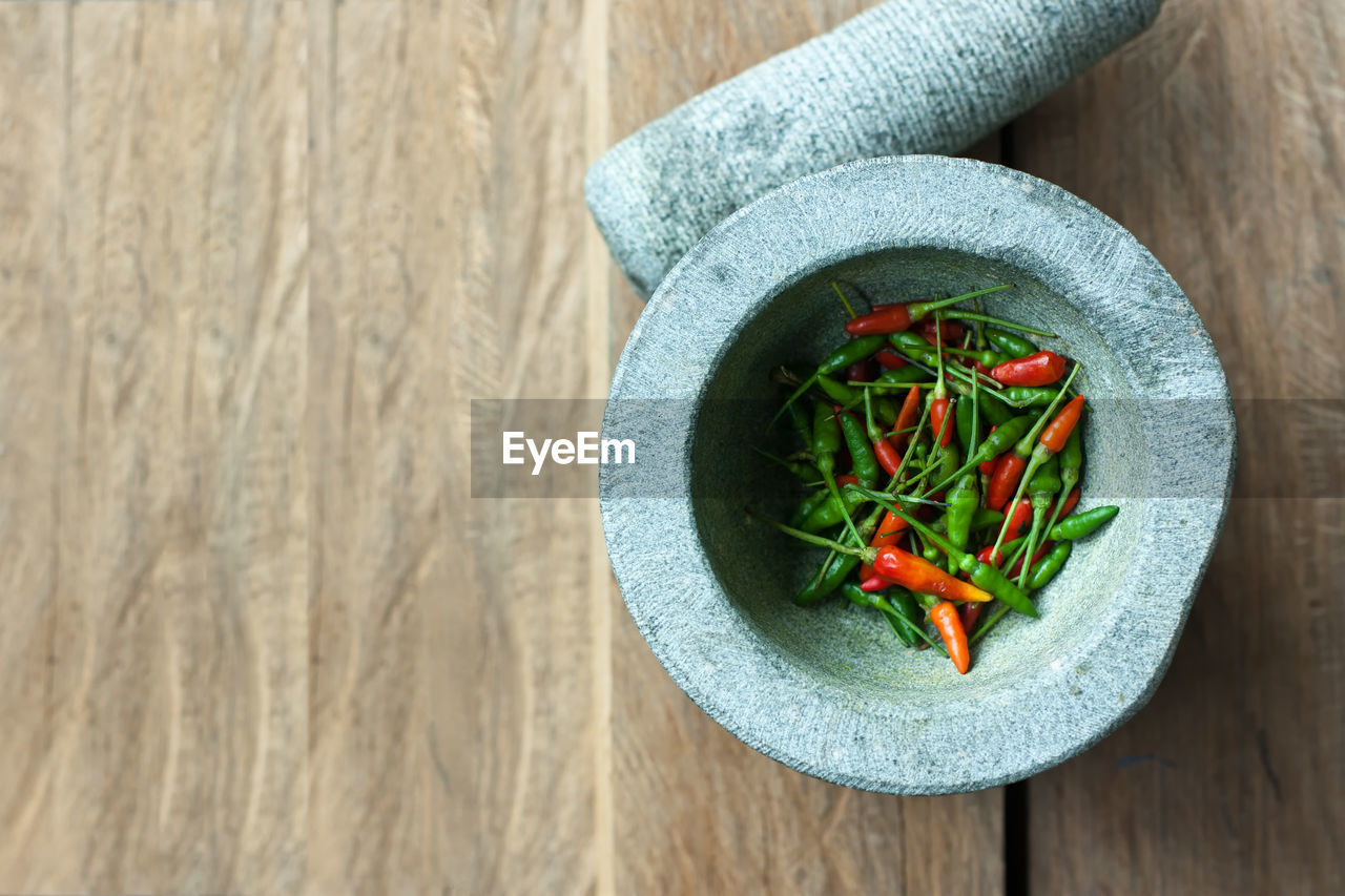HIGH ANGLE VIEW OF CHILI PEPPERS IN BOWL