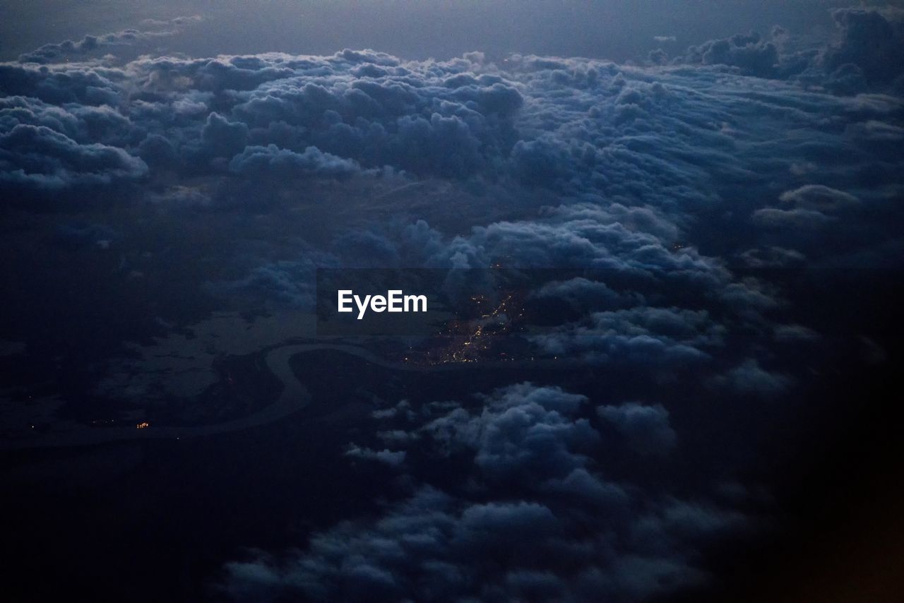 HIGH ANGLE VIEW OF CLOUDSCAPE AGAINST SKY