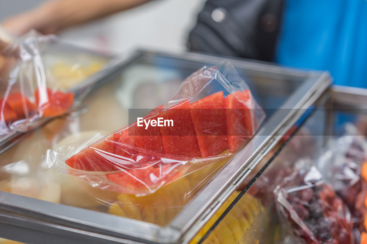 CLOSE-UP OF FRUITS IN MARKET