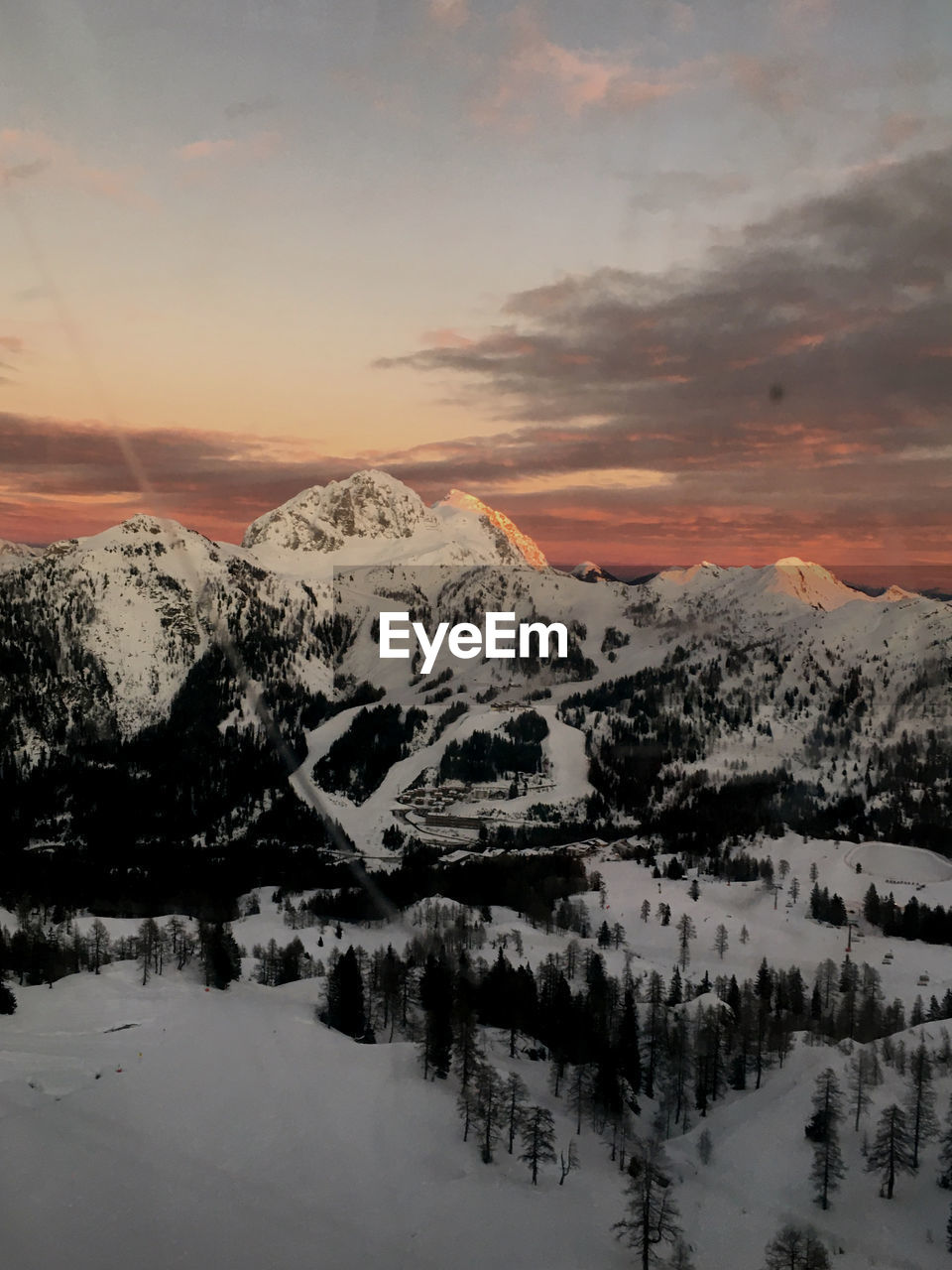 SCENIC VIEW OF SNOW COVERED MOUNTAIN AGAINST SKY DURING SUNSET