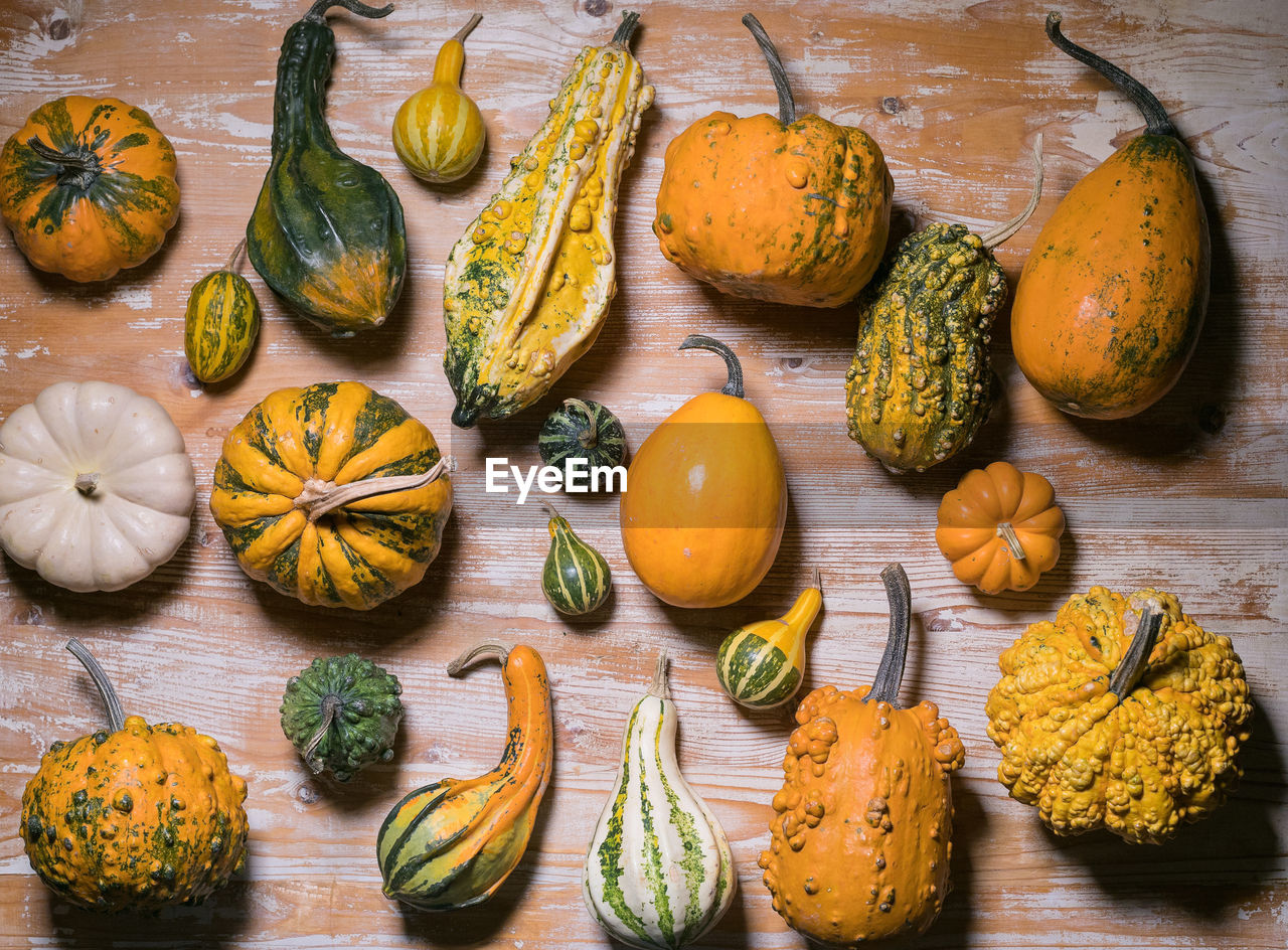 HIGH ANGLE VIEW OF VARIOUS FRUITS AND TABLE