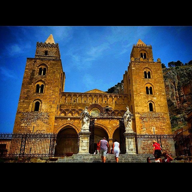 LOW ANGLE VIEW OF HISTORICAL BUILDING