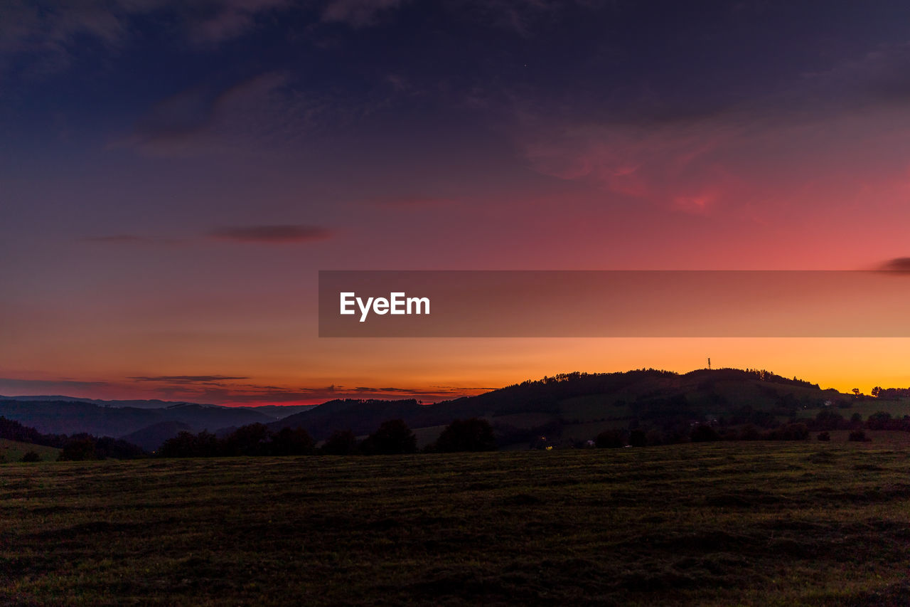 SCENIC VIEW OF LANDSCAPE AGAINST SKY DURING SUNSET