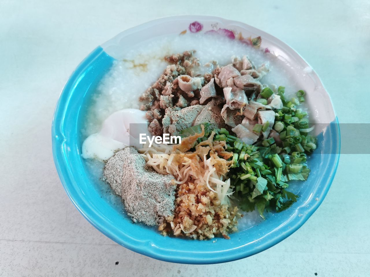 HIGH ANGLE VIEW OF FOOD SERVED IN PLATE