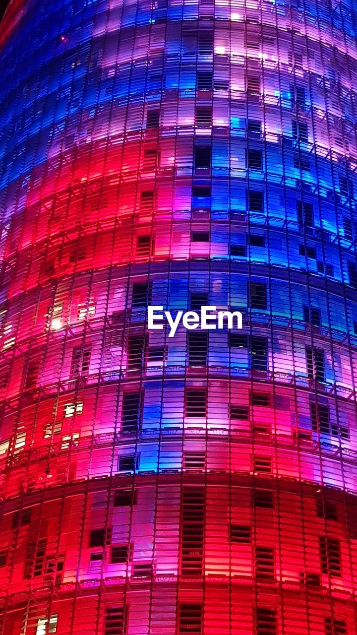 FULL FRAME SHOT OF GLASS BUILDING