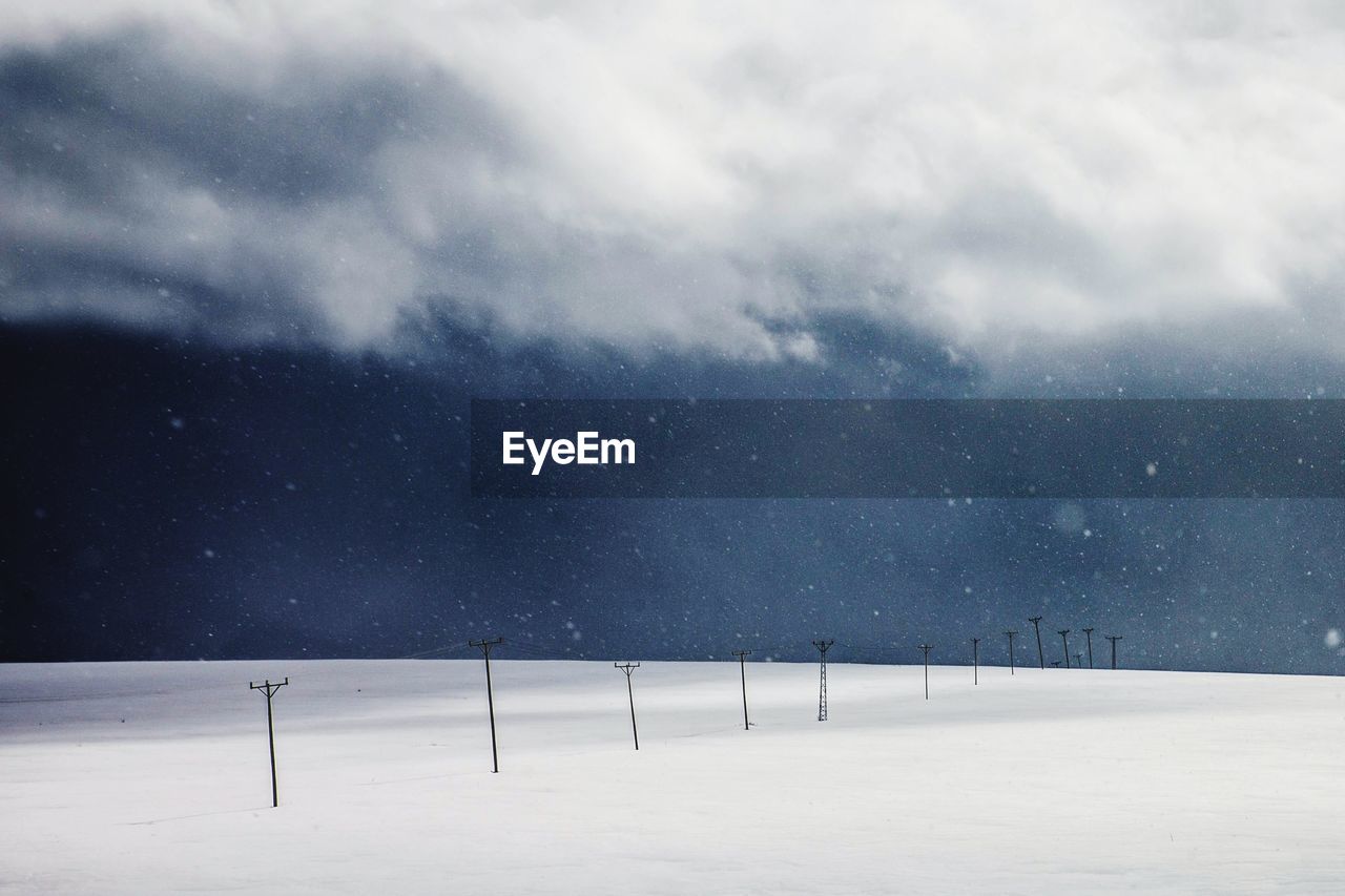SCENIC VIEW OF SNOWY LANDSCAPE AGAINST SKY