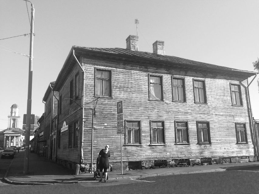 VIEW OF BUILDINGS IN CITY