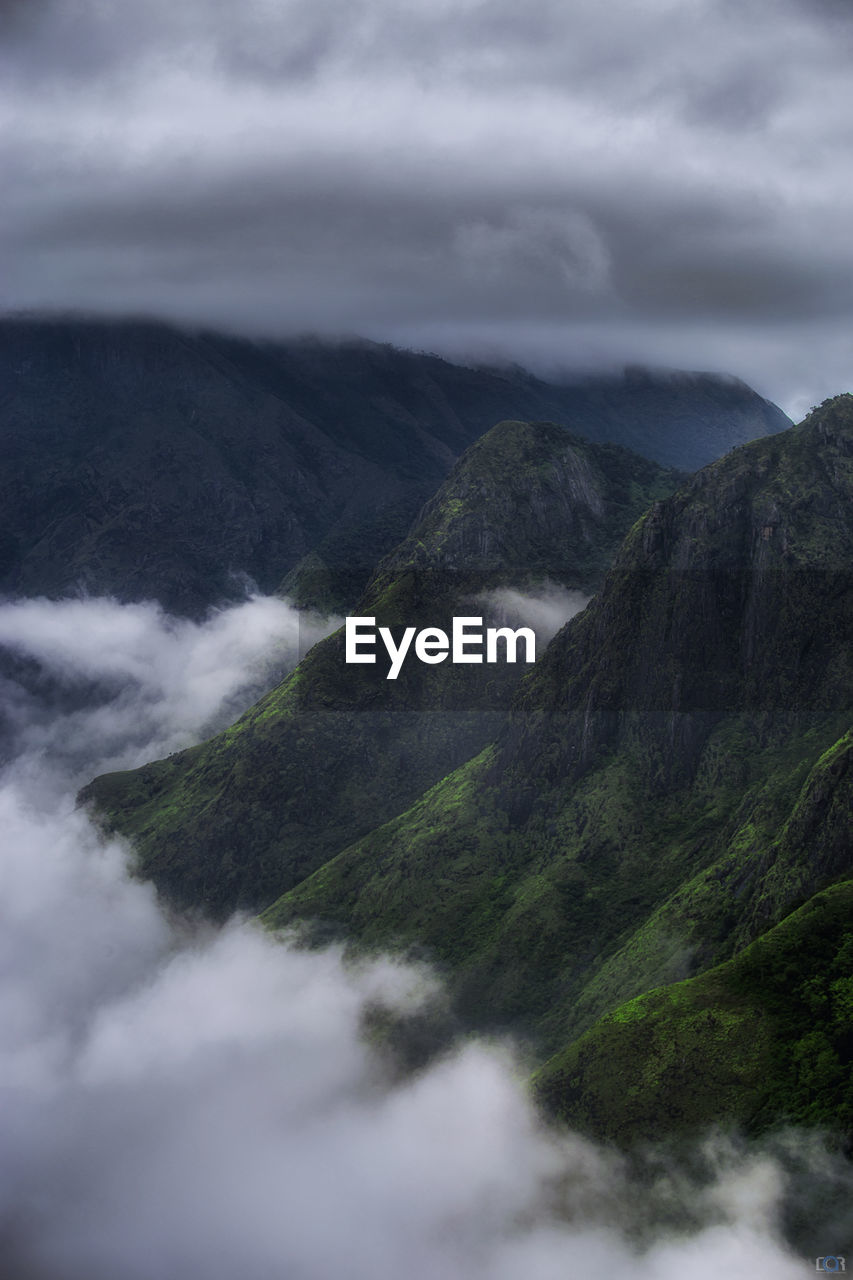 SCENIC VIEW OF MOUNTAIN RANGE AGAINST SKY