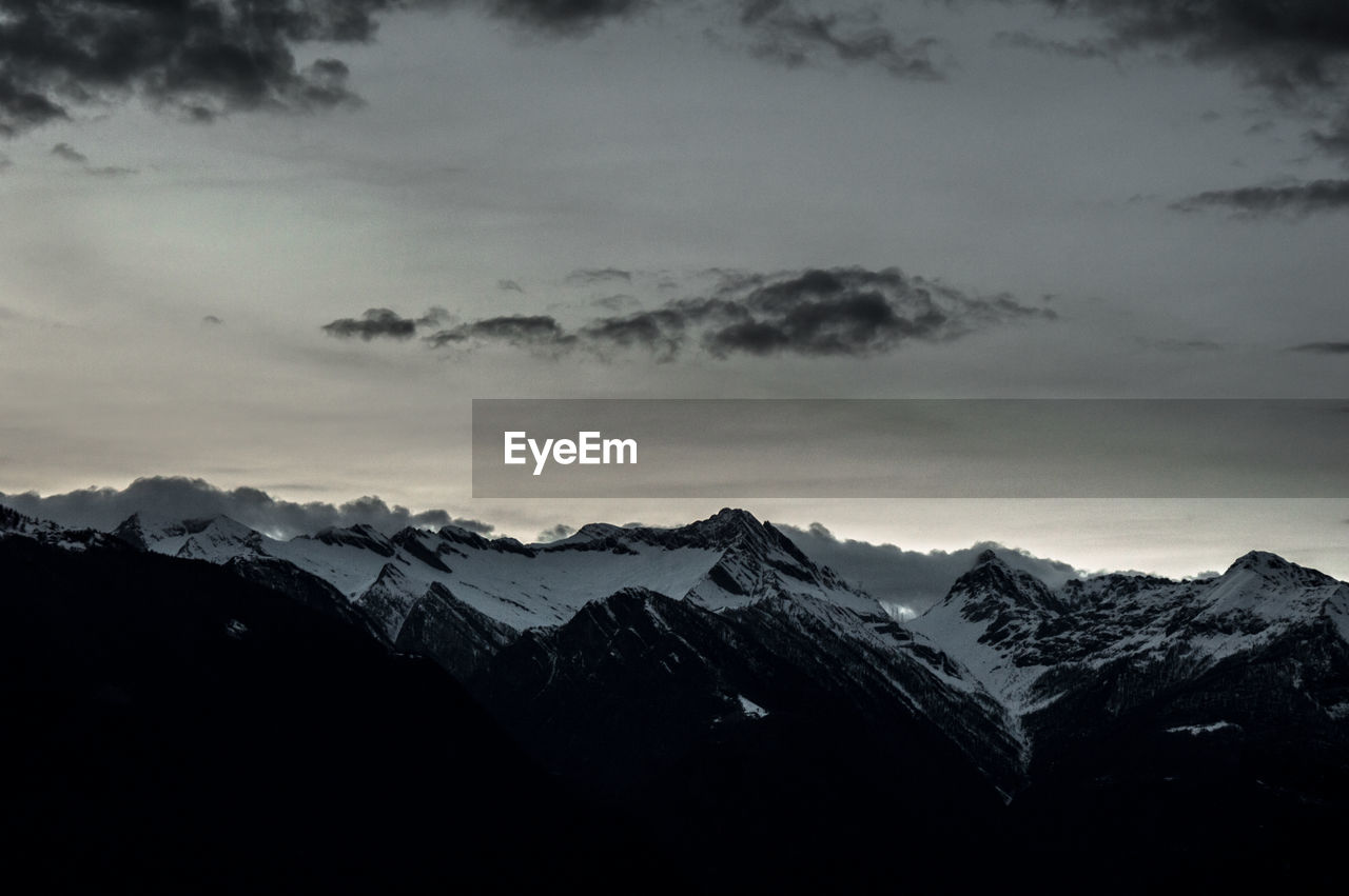 SCENIC VIEW OF SNOWCAPPED MOUNTAIN AGAINST SKY