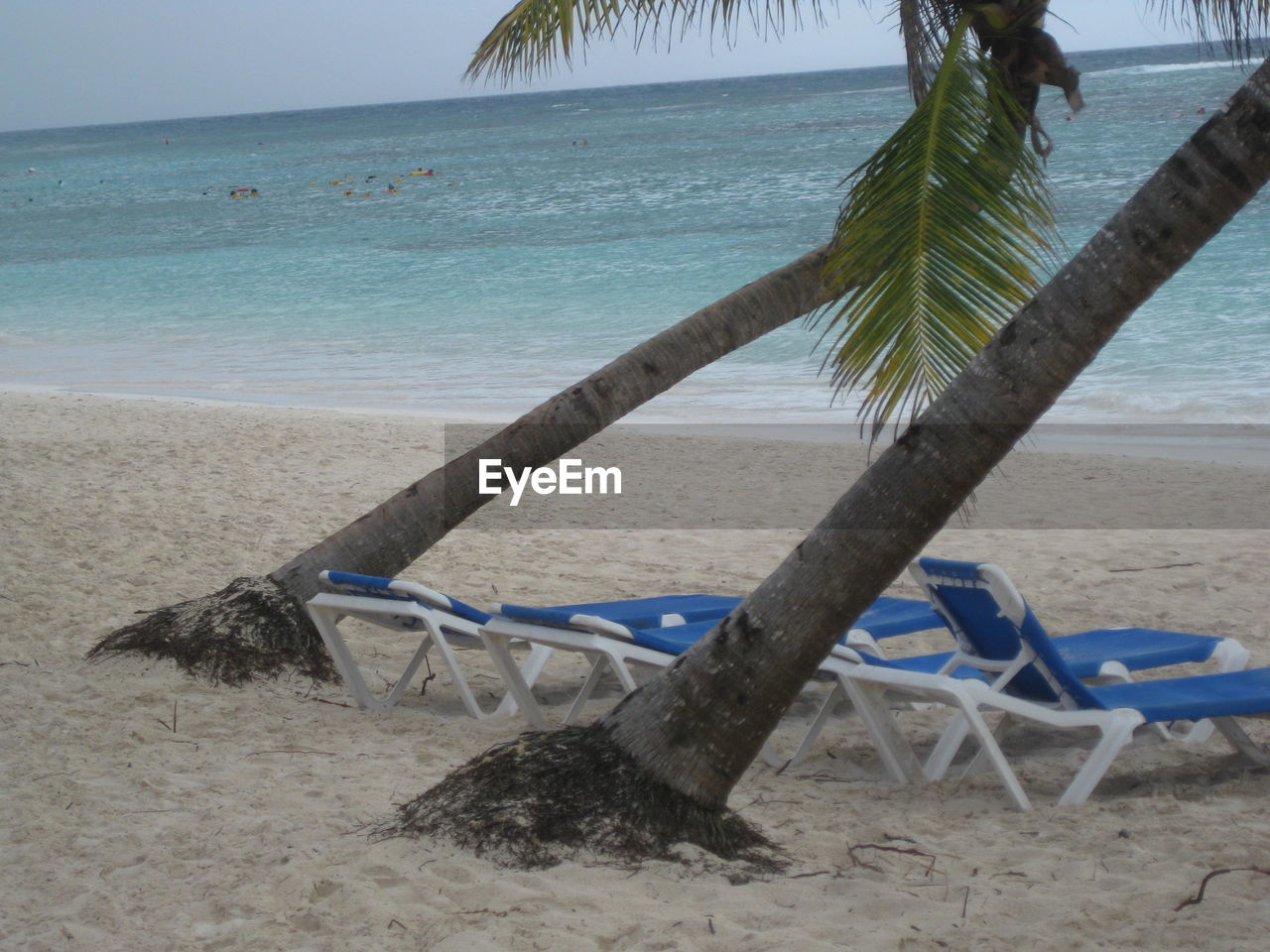 DECK CHAIR ON BEACH