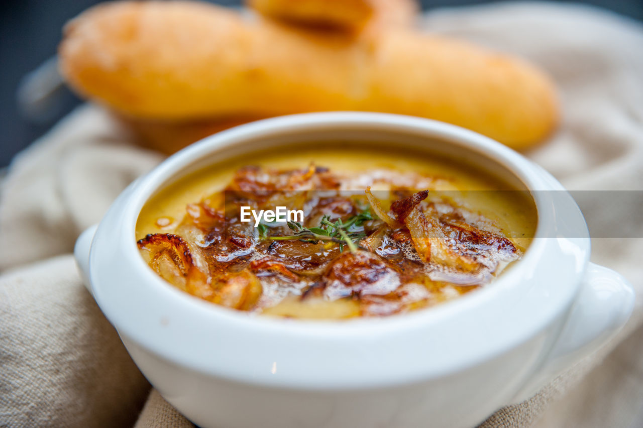 CLOSE-UP OF SOUP IN BOWL