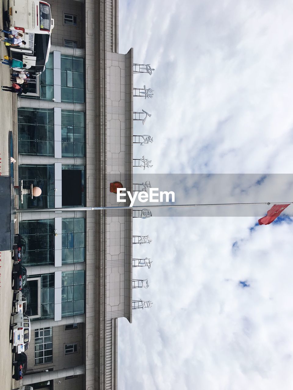 LOW ANGLE VIEW OF BUILDINGS AGAINST SKY