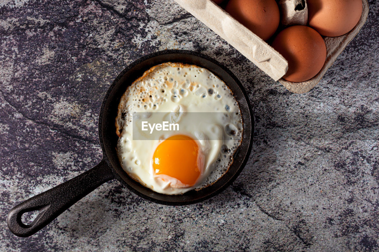 HIGH ANGLE VIEW OF BREAKFAST IN GLASS