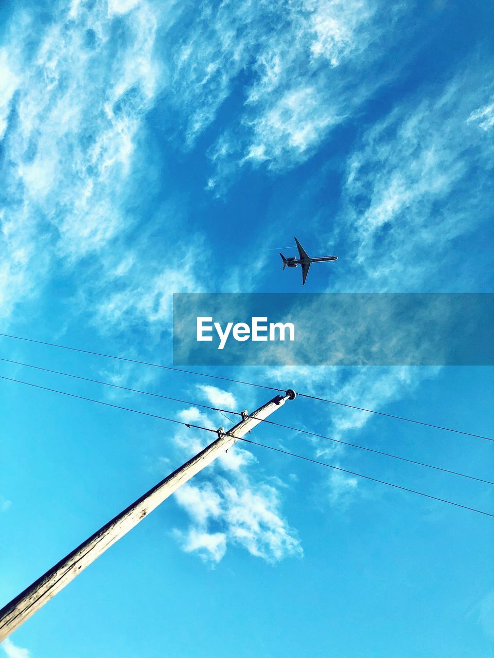 LOW ANGLE VIEW OF AIRPLANE AGAINST SKY