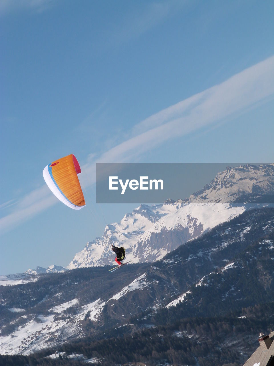 PERSON SKIING ON MOUNTAIN AGAINST SKY