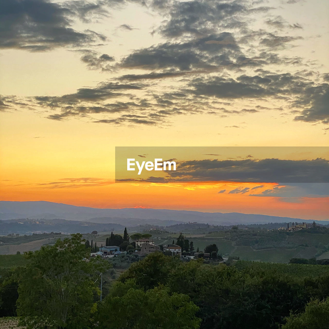 SCENIC VIEW OF SUNSET OVER CITY