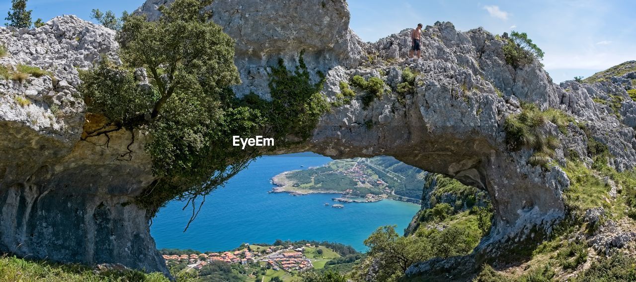 SCENIC VIEW OF SEA AND ROCKS