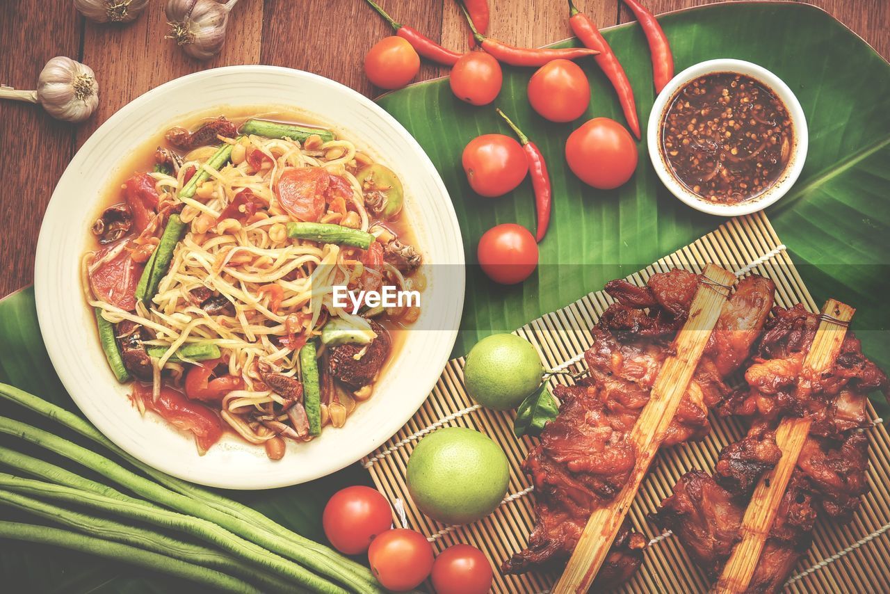 HIGH ANGLE VIEW OF VEGETABLES IN BOWL