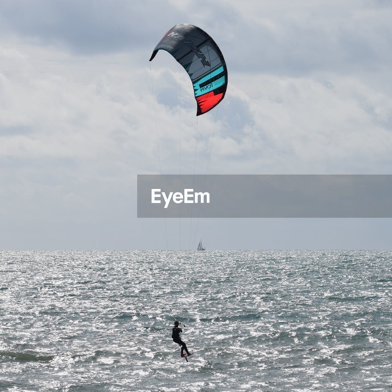 PERSON PARAGLIDING AGAINST SEA