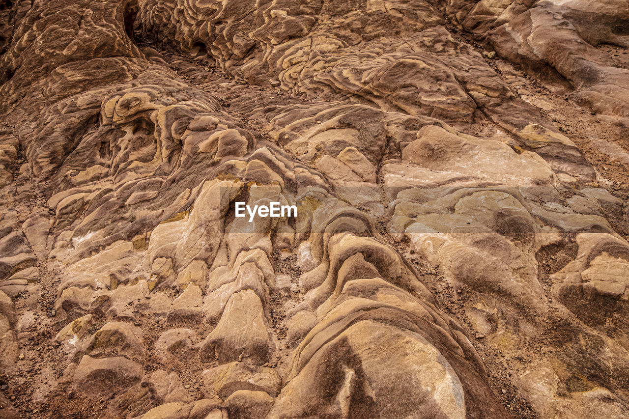 FULL FRAME SHOT OF ROCKS