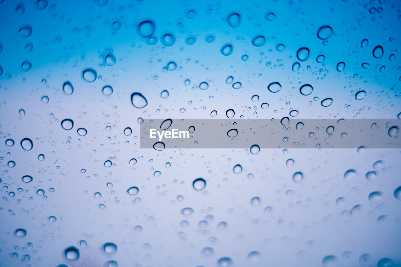water, drop, wet, backgrounds, transparent, blue, close-up, no people, azure, full frame, rain, nature, window, glass, indoors, abstract, purity, pattern, raindrop, freshness, food and drink, condensation, circle, bubble, geometric shape, shape, simplicity