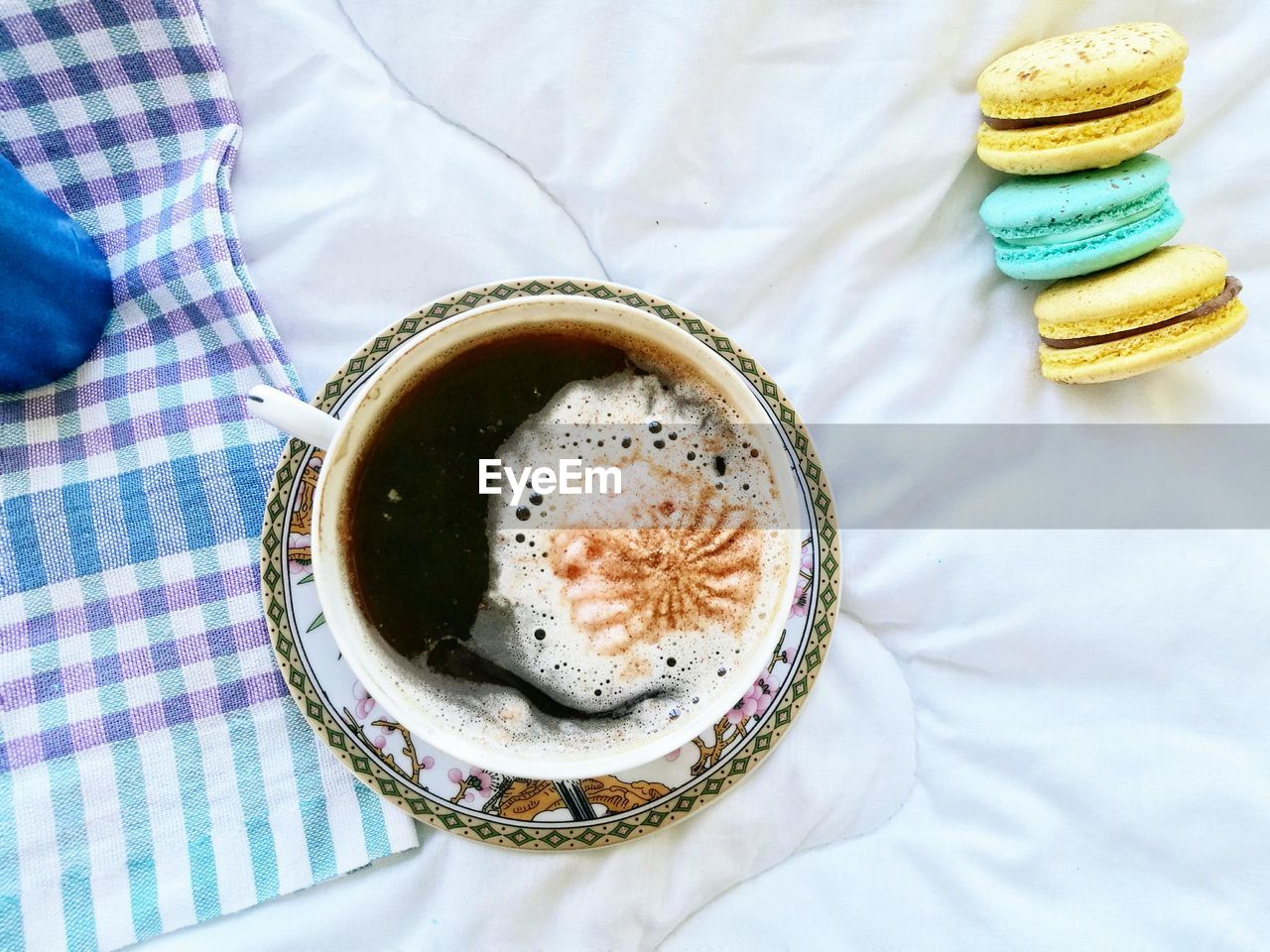 HIGH ANGLE VIEW OF COFFEE WITH CHOCOLATE CAKE