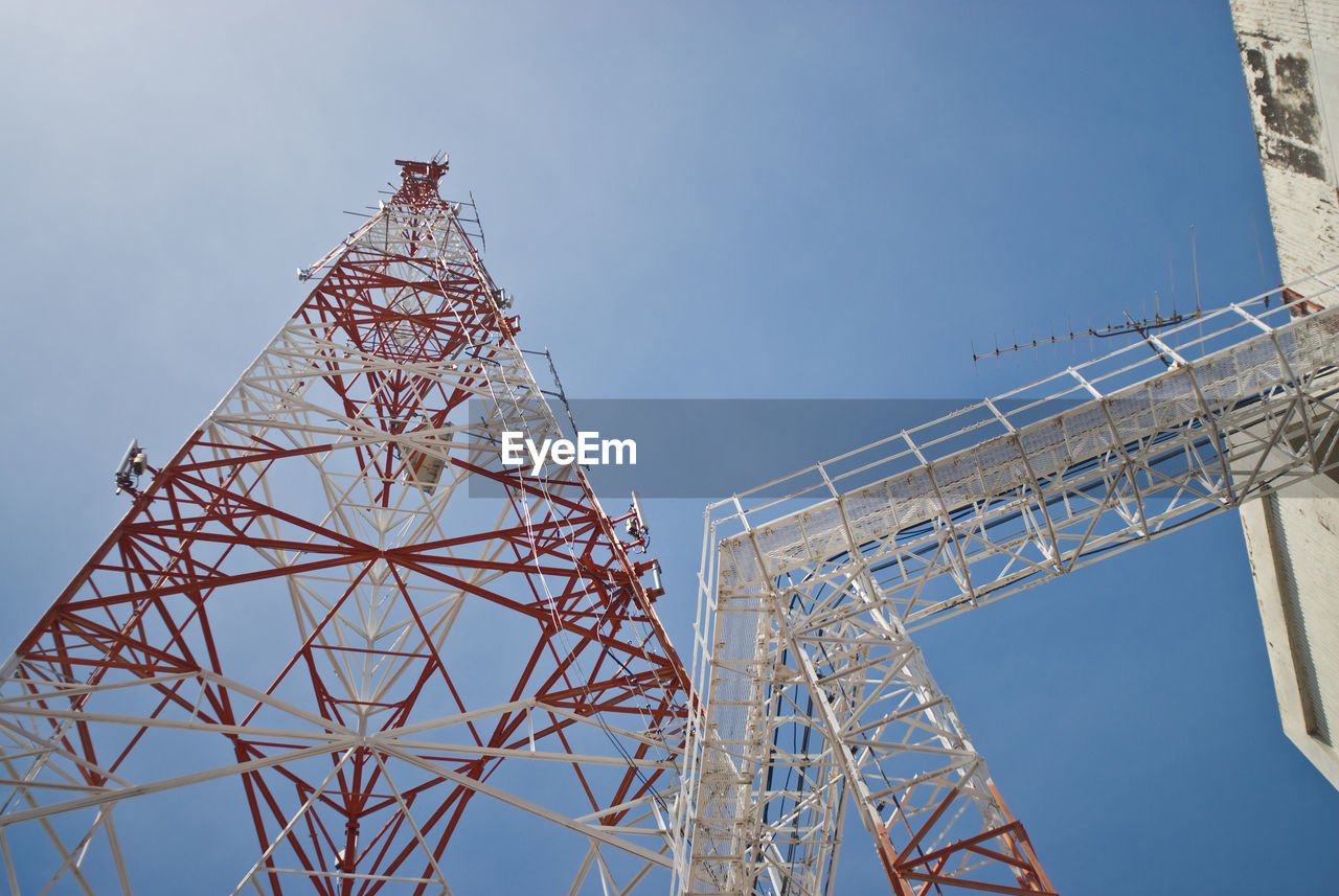 LOW ANGLE VIEW OF COMMUNICATIONS TOWER AGAINST SKY