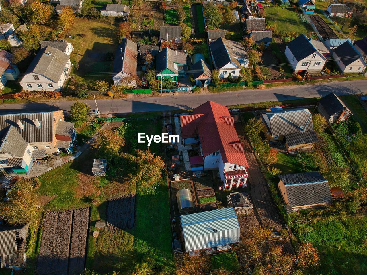 HIGH ANGLE VIEW OF HOUSES AND TREES IN TOWN