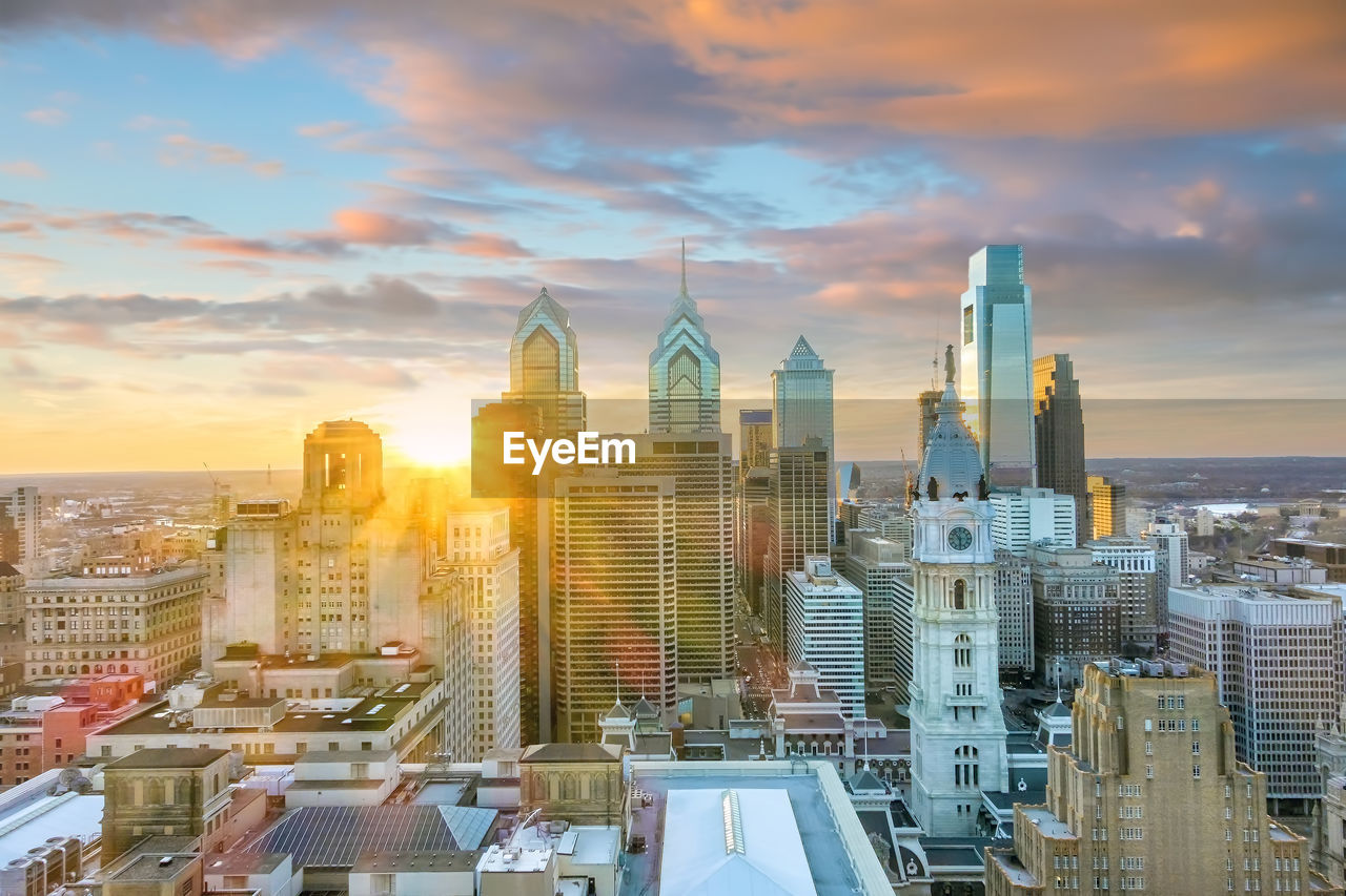 AERIAL VIEW OF BUILDINGS IN CITY AGAINST SKY