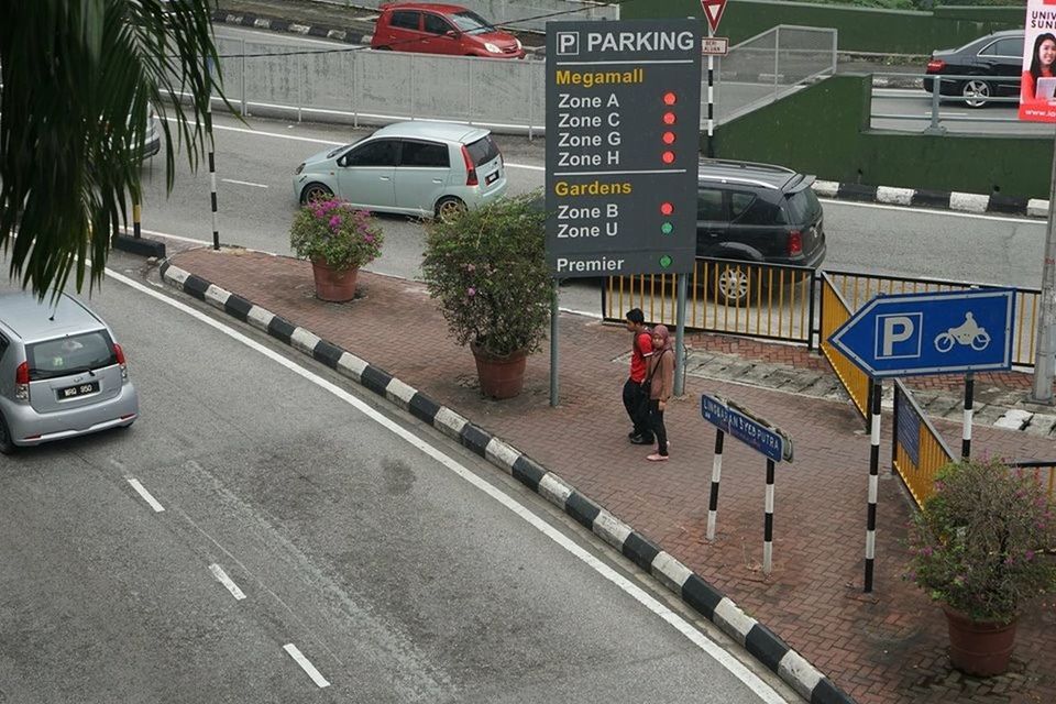 ROAD SIGN ON ROAD