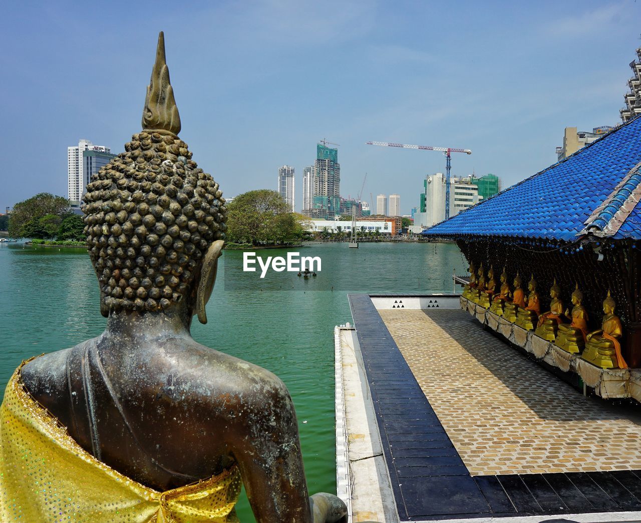 STATUE OF BUILDINGS AGAINST SKY