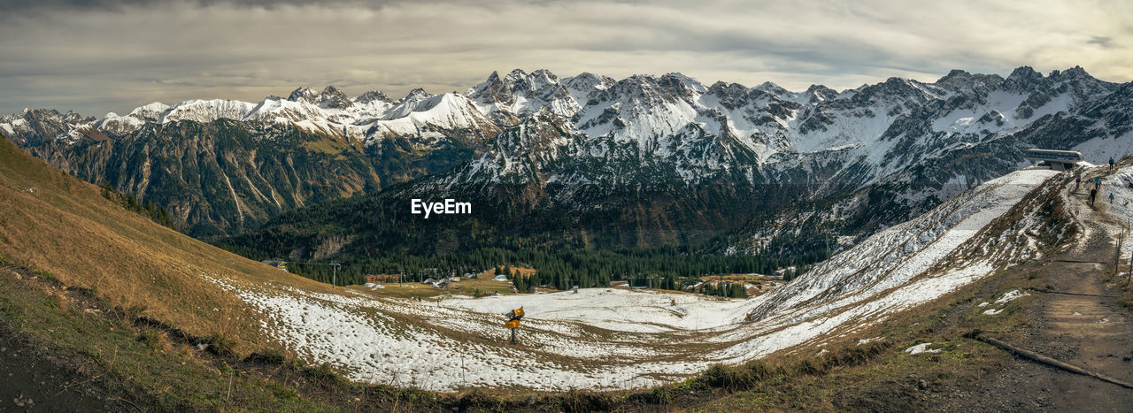 PANORAMIC SHOT OF SNOWCAPPED MOUNTAINS AGAINST SKY