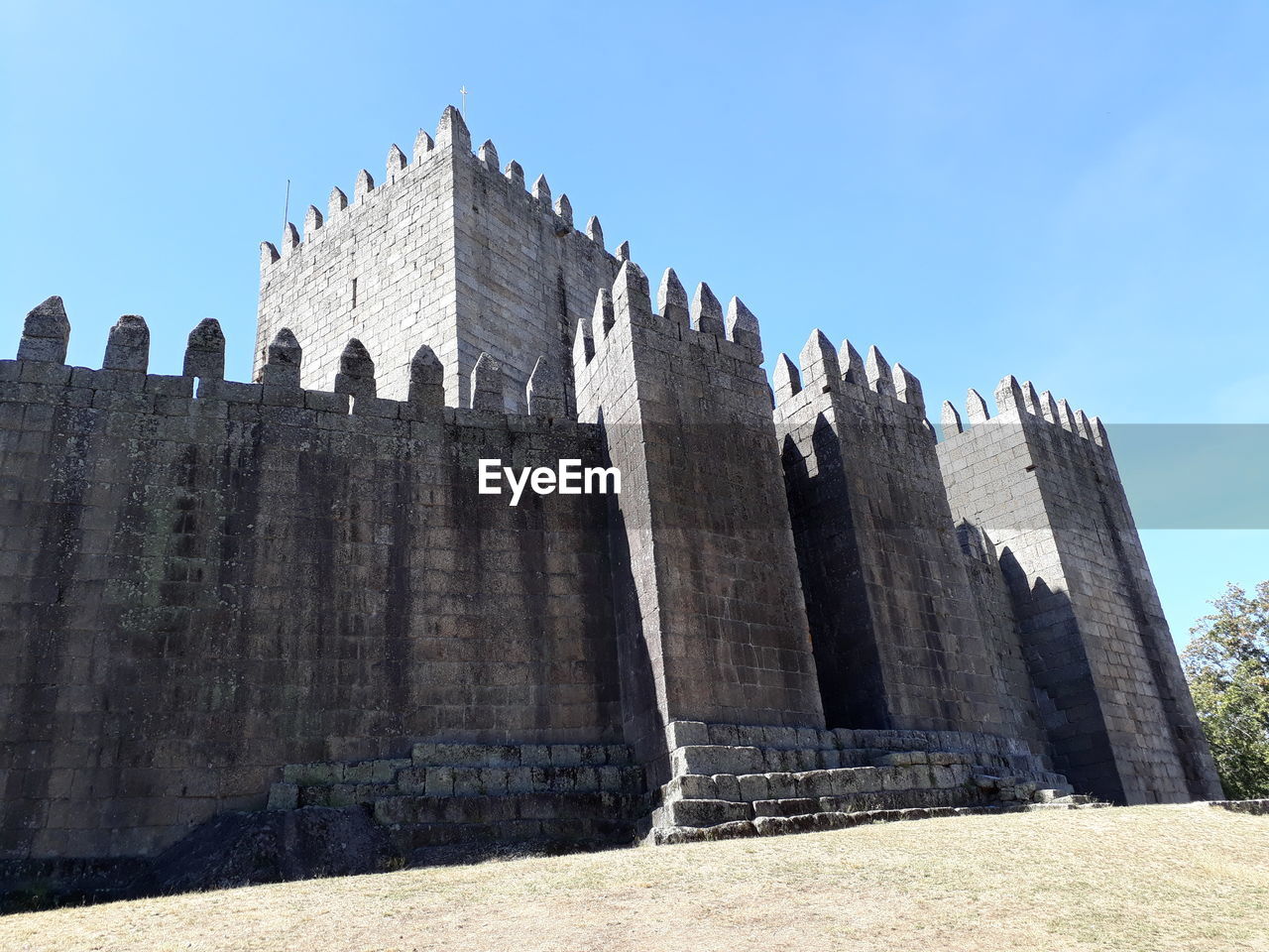 LOW ANGLE VIEW OF HISTORICAL BUILDING AGAINST SKY