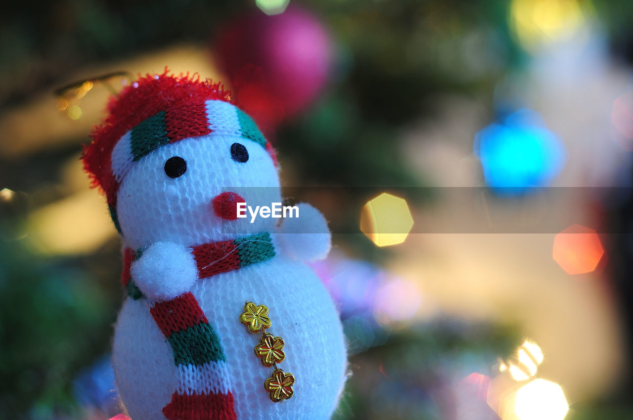 CLOSE-UP OF CHRISTMAS DECORATIONS