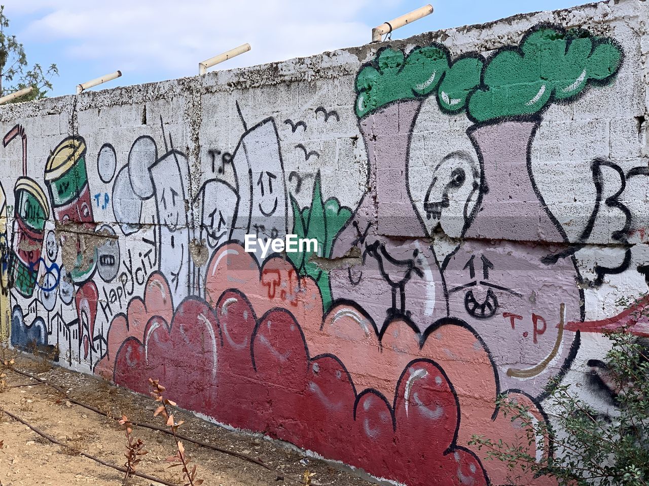 GRAFFITI ON WALL WITH TEXT ON BRICK WALLS