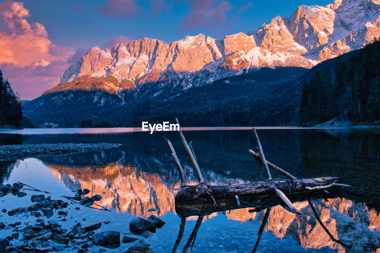 View of the wettersteingebirge from eibsee - germany