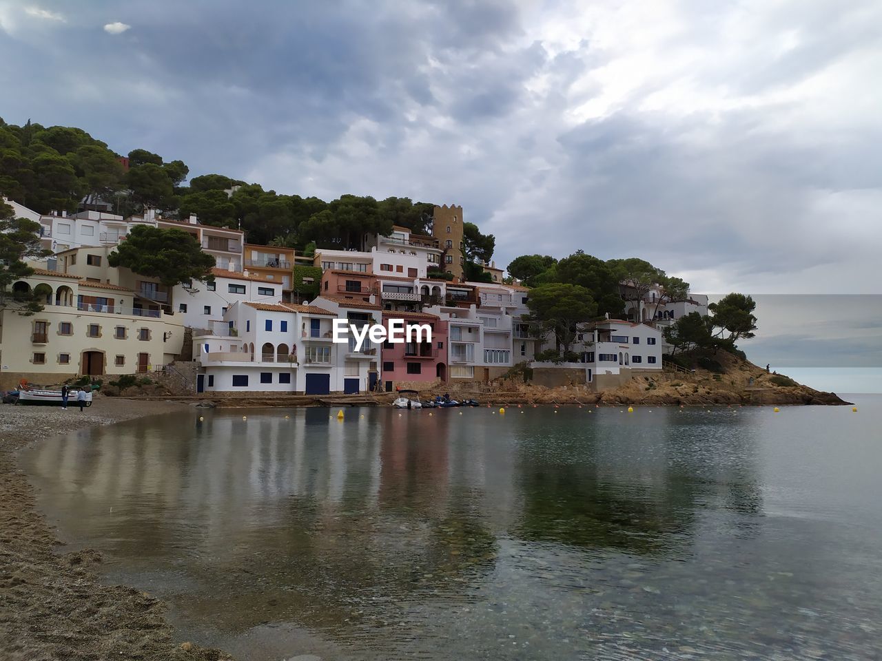 RESIDENTIAL BUILDINGS BY SEA AGAINST SKY