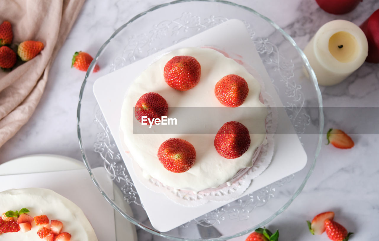 HIGH ANGLE VIEW OF FRUITS ON PLATE