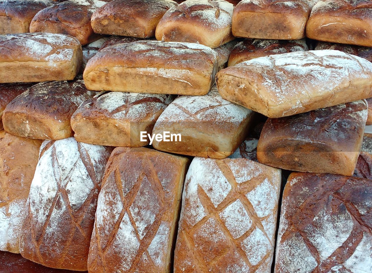 FULL FRAME SHOT OF BREAD WITH COOKIES