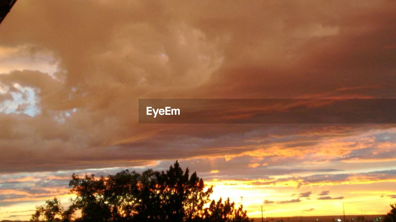 SCENIC VIEW OF CLOUDY SKY AT SUNSET