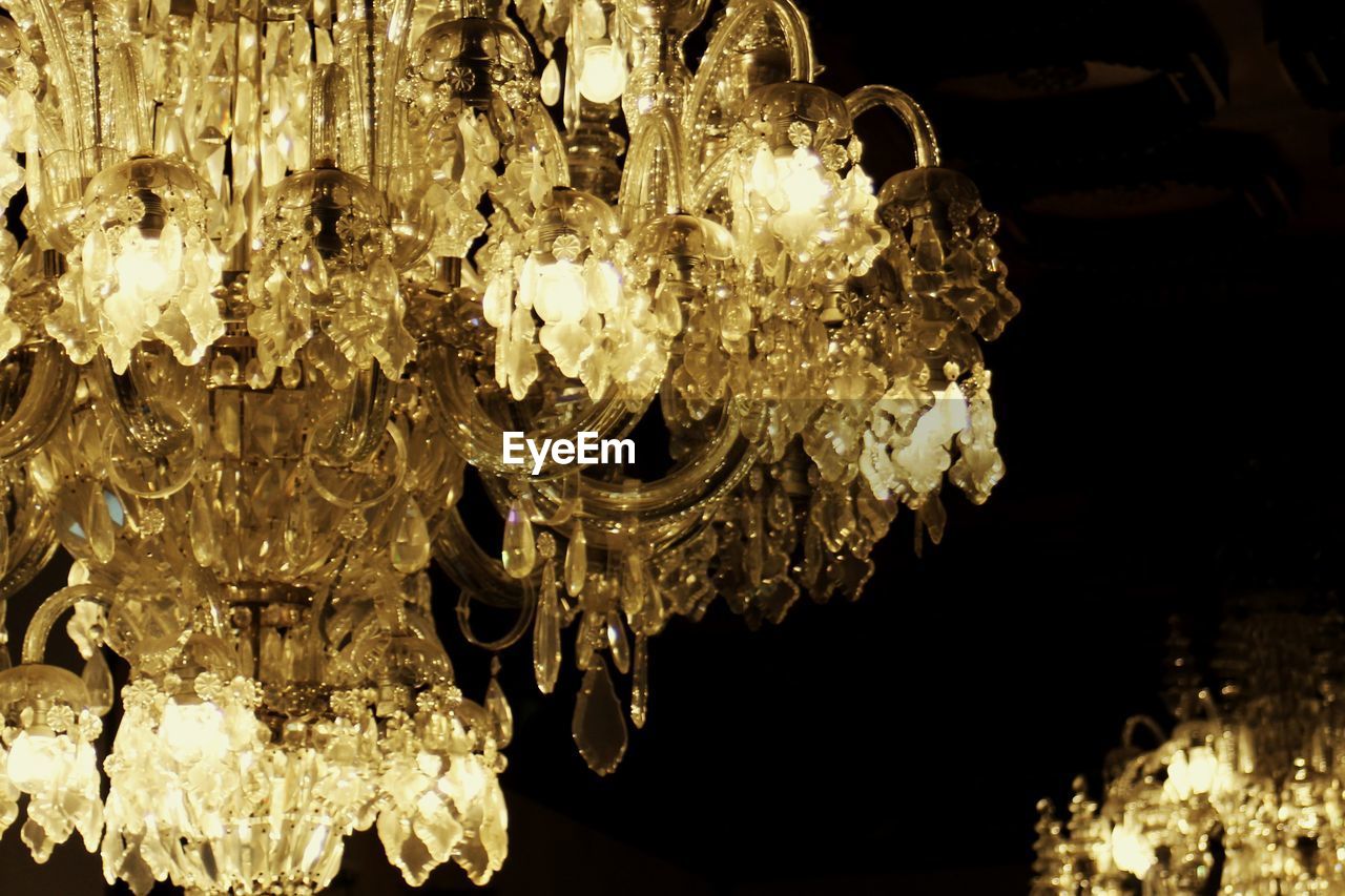 Illuminated crystal chandelier 