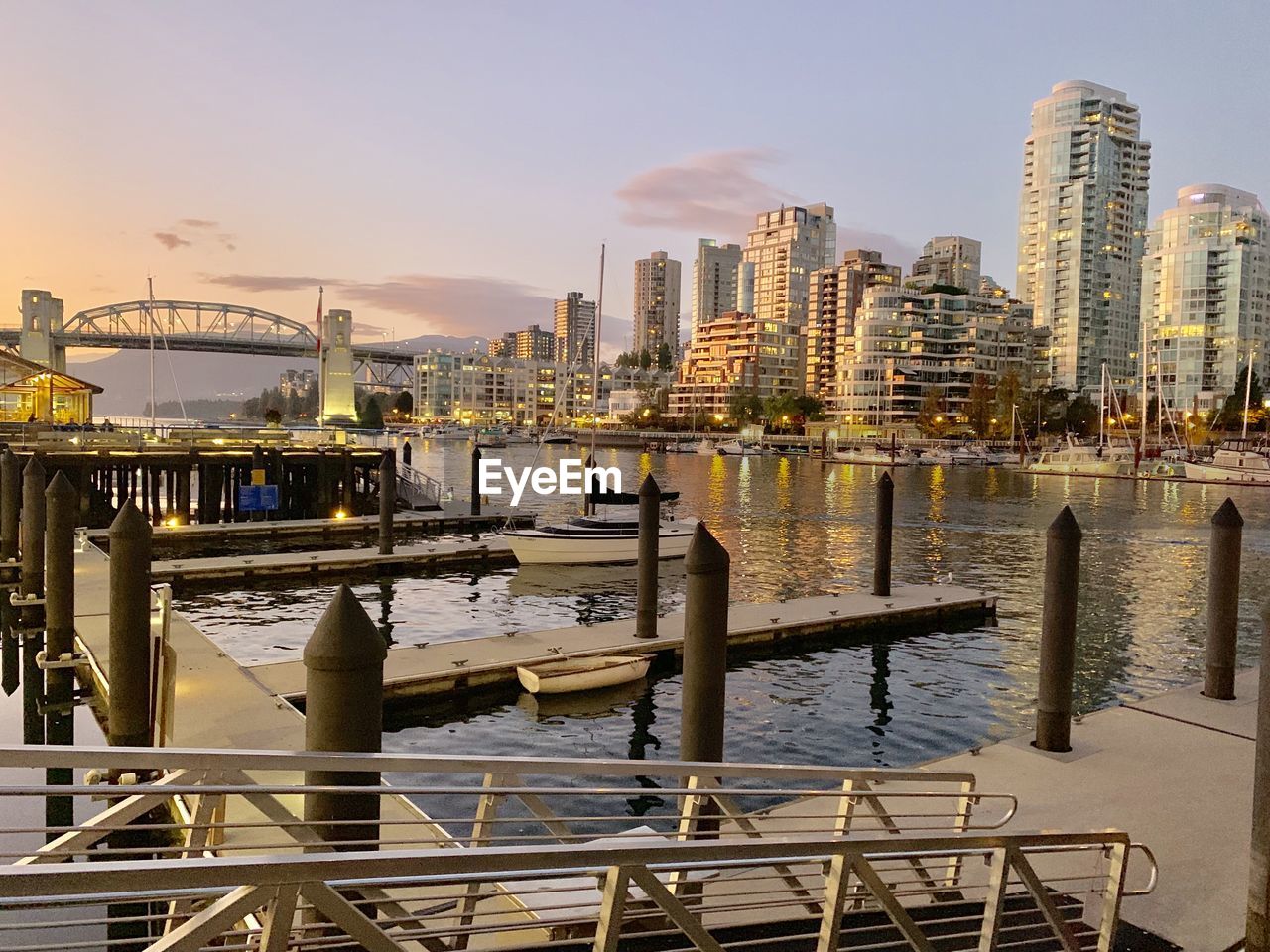 MODERN BUILDINGS BY RIVER IN CITY