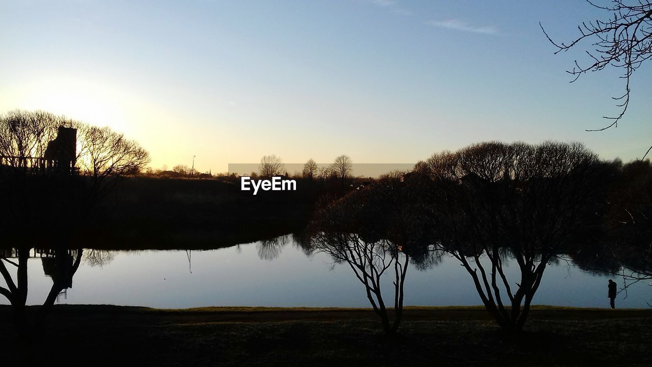 SCENIC VIEW OF LAKE AGAINST SKY DURING SUNSET