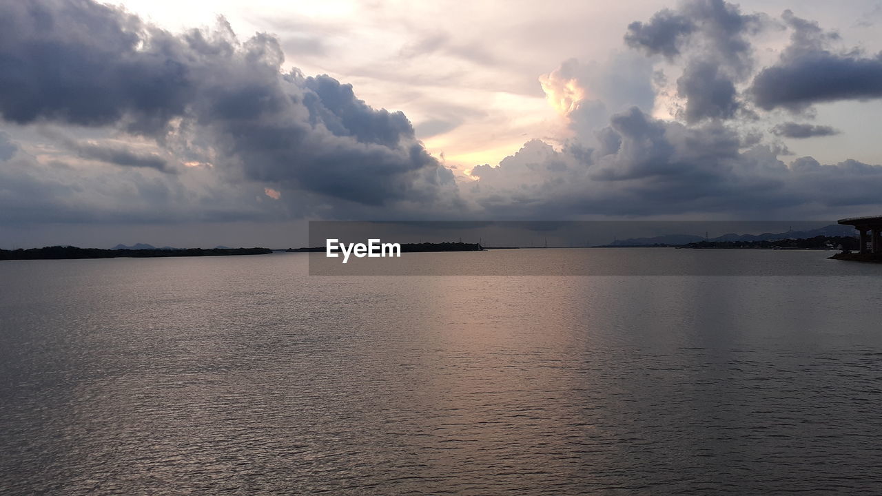 PANORAMIC VIEW OF SEA AGAINST SKY DURING SUNSET