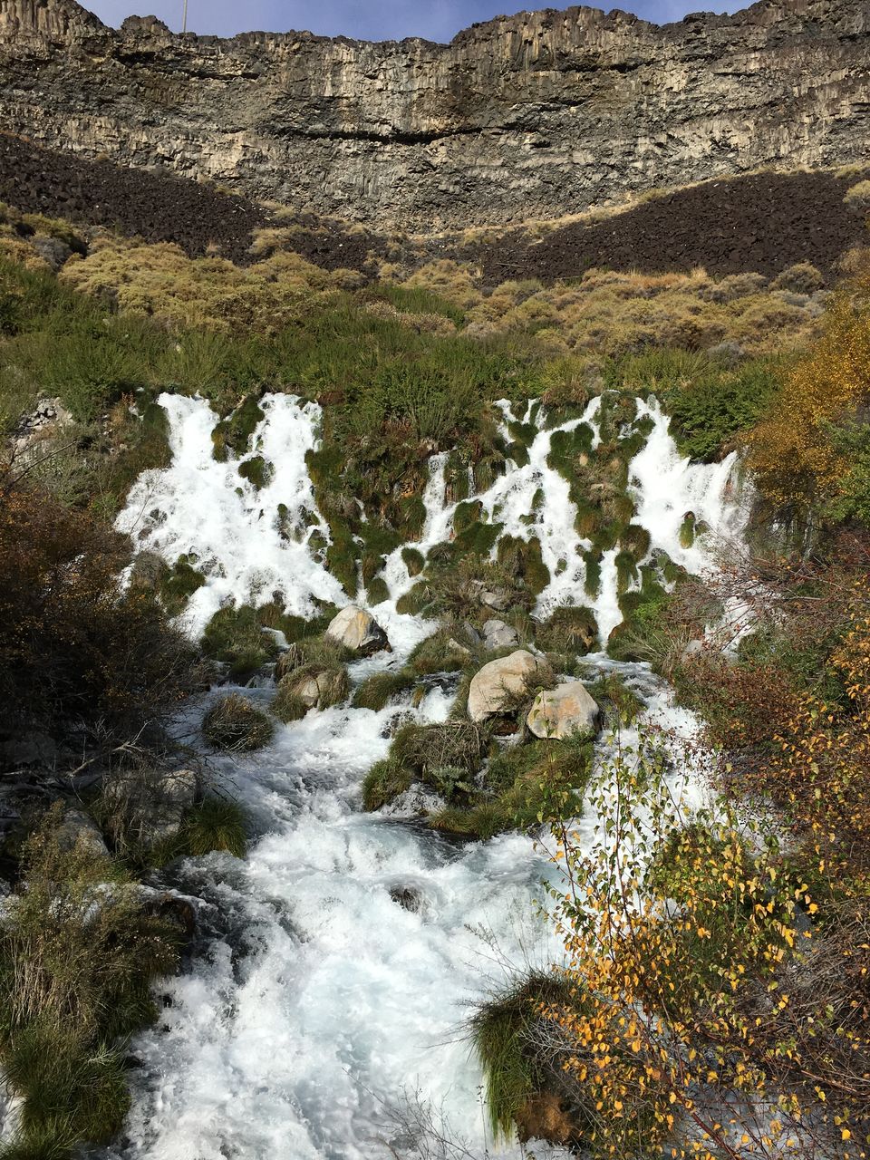 SCENIC VIEW OF STREAM FLOWING THROUGH ROCK