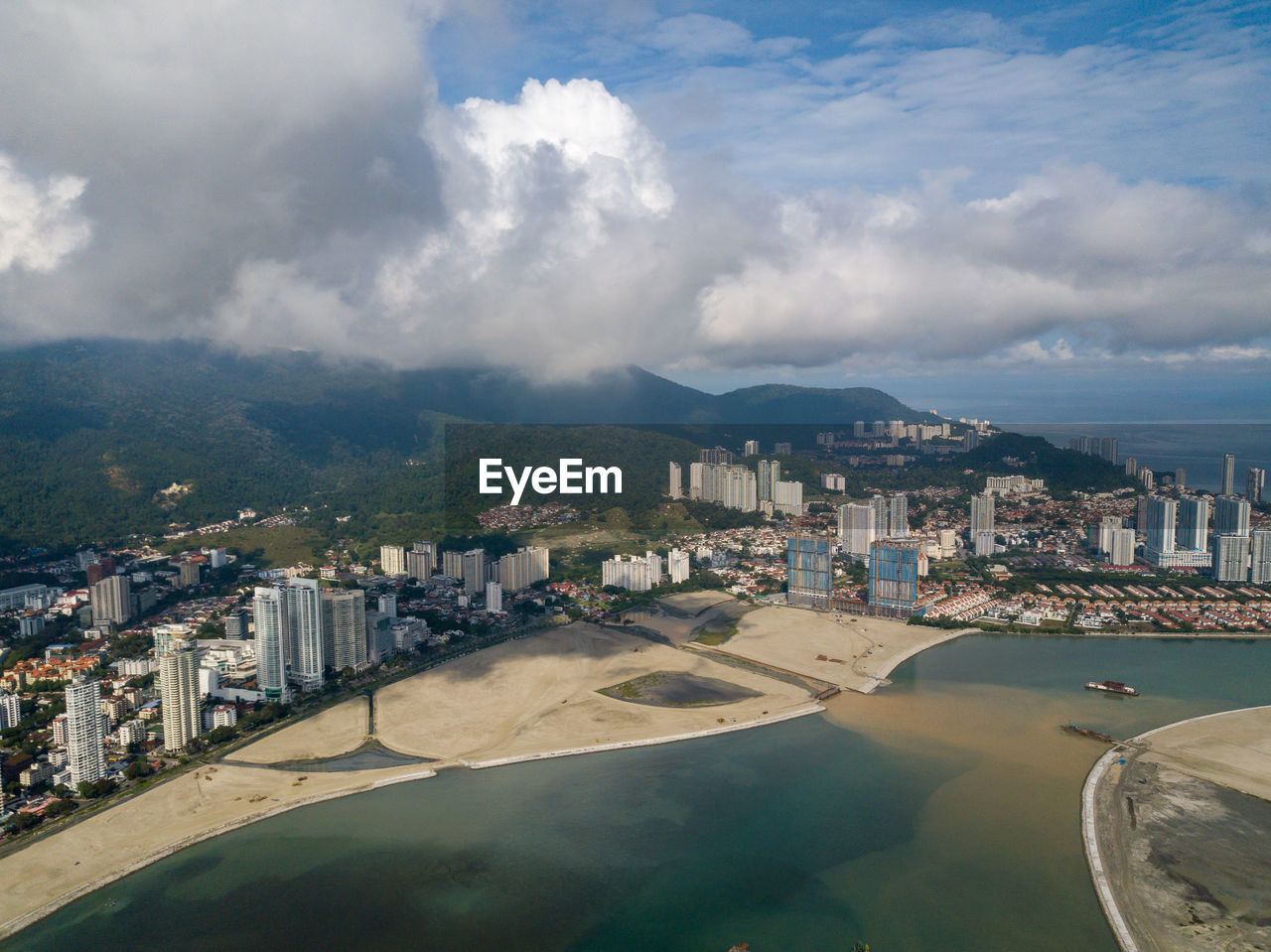 HIGH ANGLE VIEW OF BUILDINGS AGAINST SKY